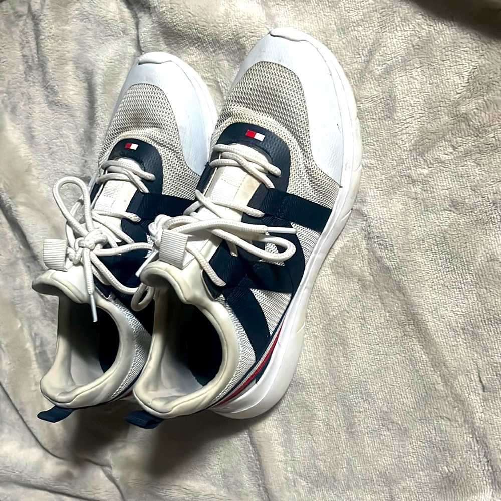 White Tommy Hilfiger Sneakers | Size 8